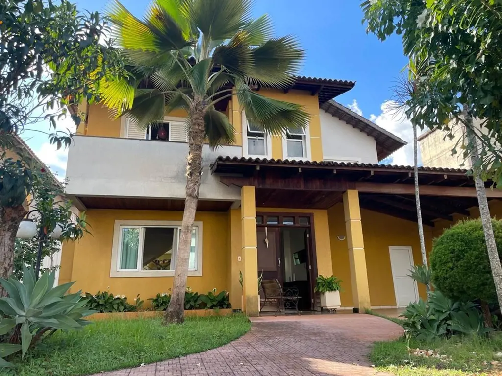 Área construída: 258,93 m2 e com área total: 434 M2.Sendo: Frente: 14 M2Lateral ...