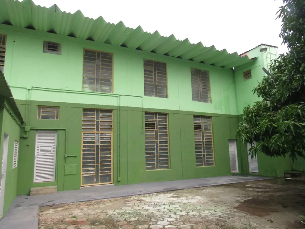 Prédio comercial, bem localizada na T-63Área total 689,00m²Área Útil 360,00m²Est...