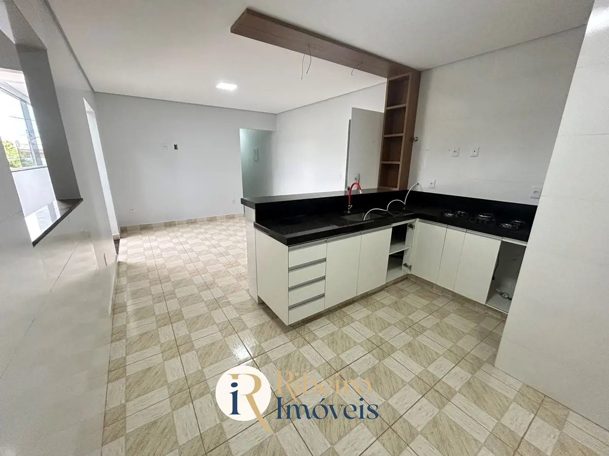 Ribeiro Imóveis anuncia:Apartamento amplo no Condomínio El shaday:- 75 m²;- 2 qu...