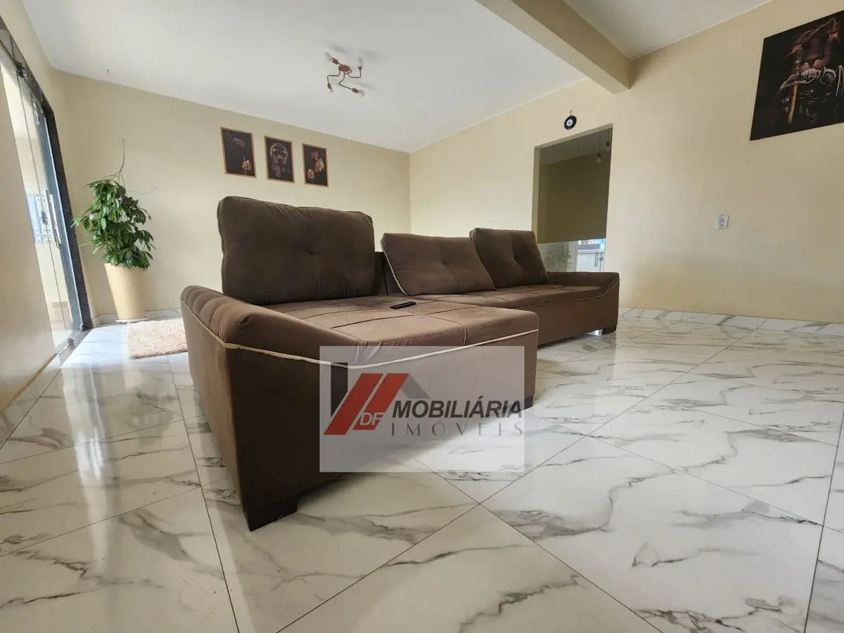 CASA SOBRADO À VENDA 04 QUARTOS QS 7 AREAL ÁGUAS CLARASSituada em localização pr...