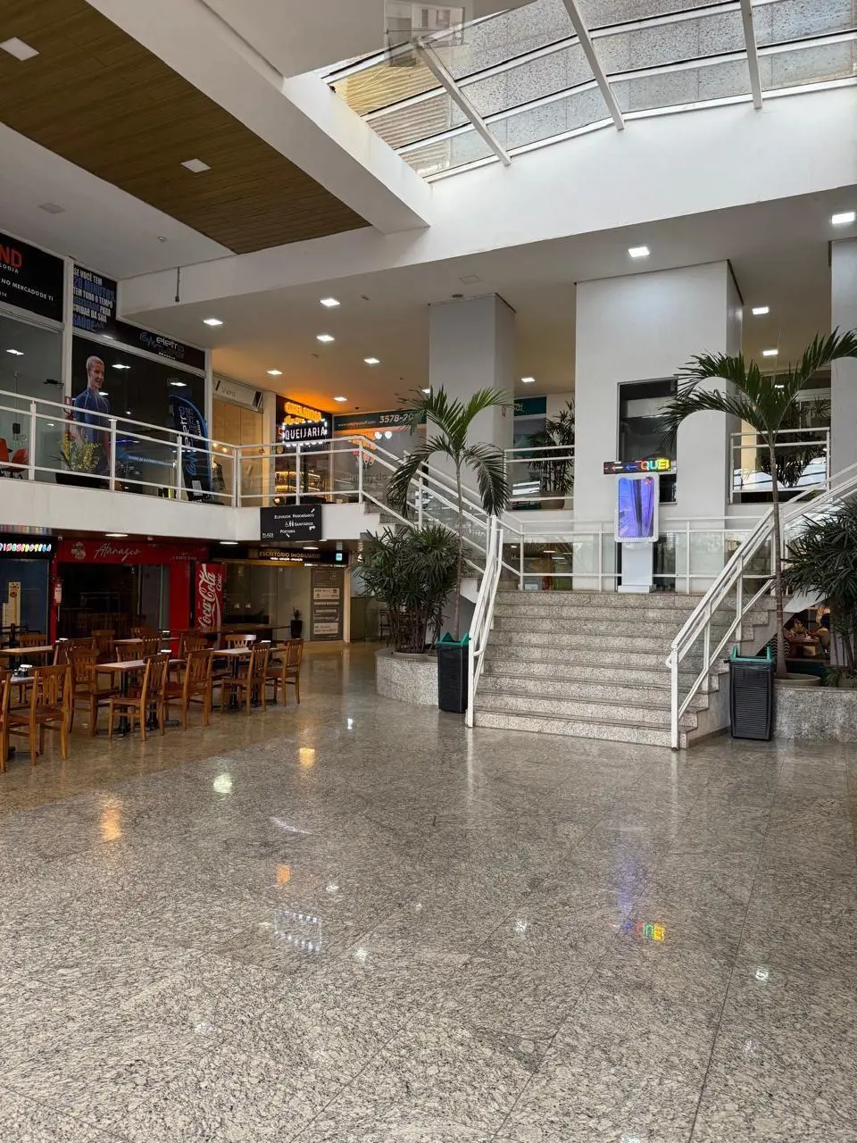 Excelente loja com mezanino!Plaza Mall - Águas Claras (em frente ao parque de Ág...