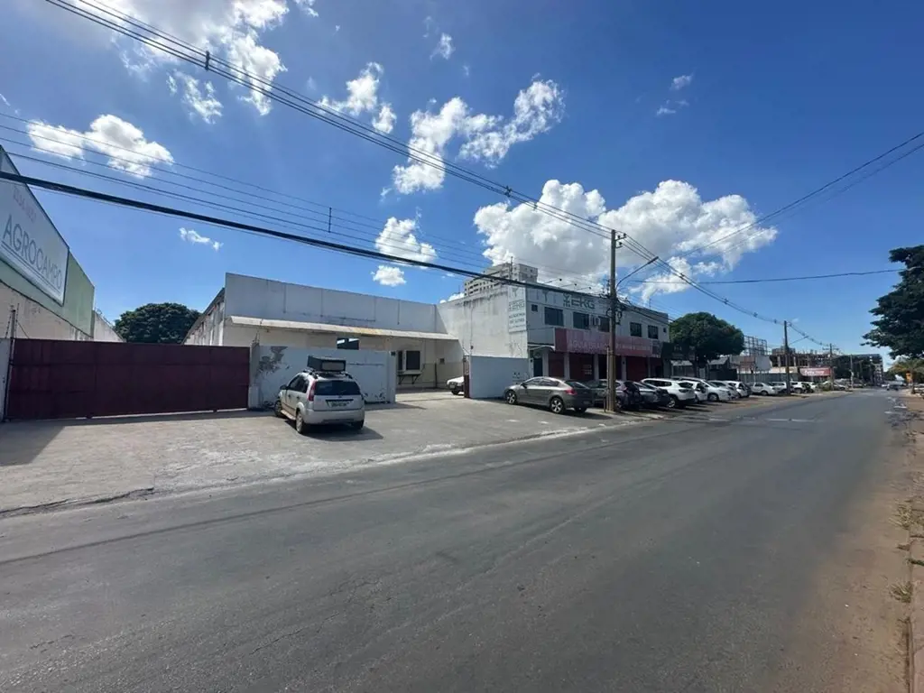 Galpão + Loja Showroom para LocaçãoExcelente oportunidade para o seu negócio!.Lo...