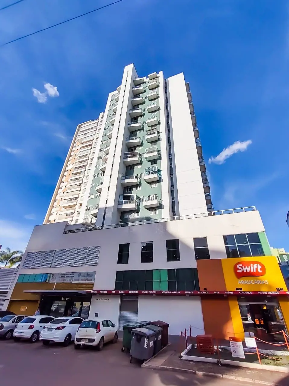 Planalto Central Imóveis aluga apartamento duplex, bem localizado próximo à esta...