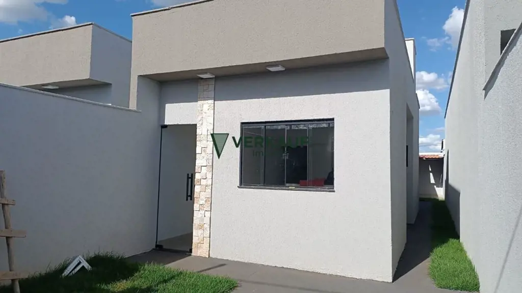 Casa 02 quartos, sendo uma suíte, sala de esta, banheiro social, hall de circula...