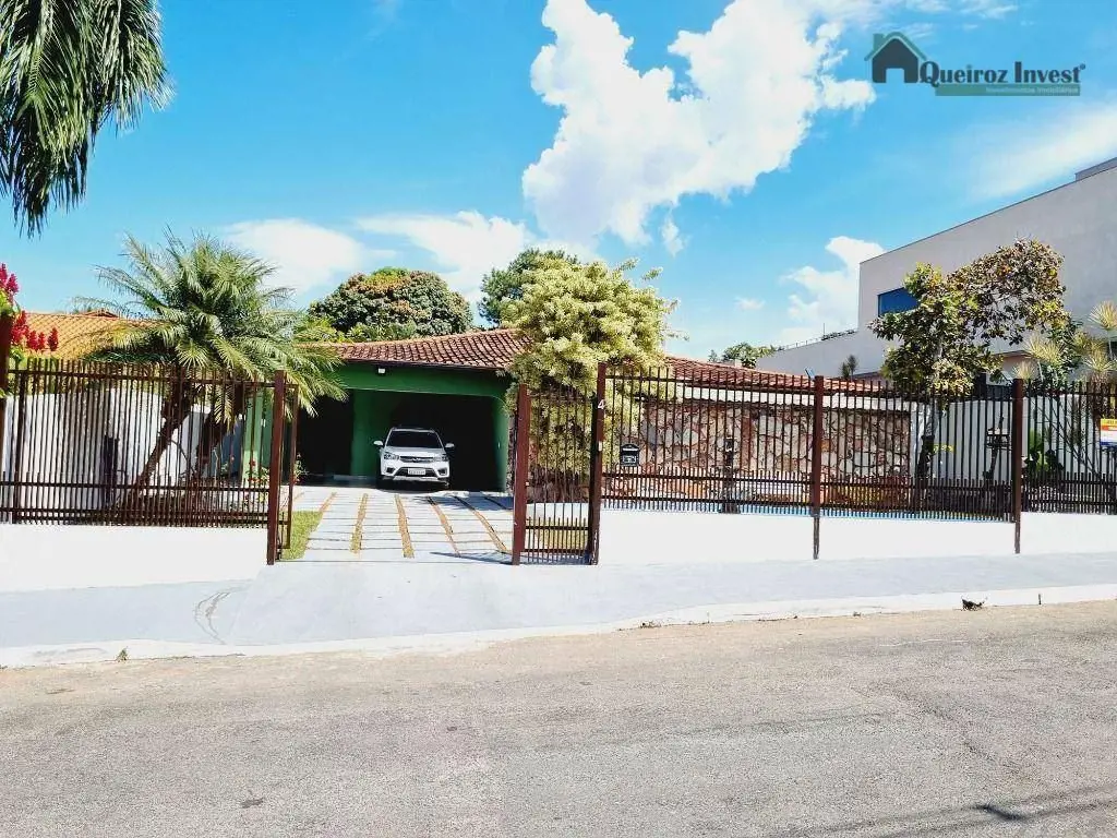 Excelente Casa Térrea - 400m² de Área Construída e 733,33m² de Terreno.Venha con...