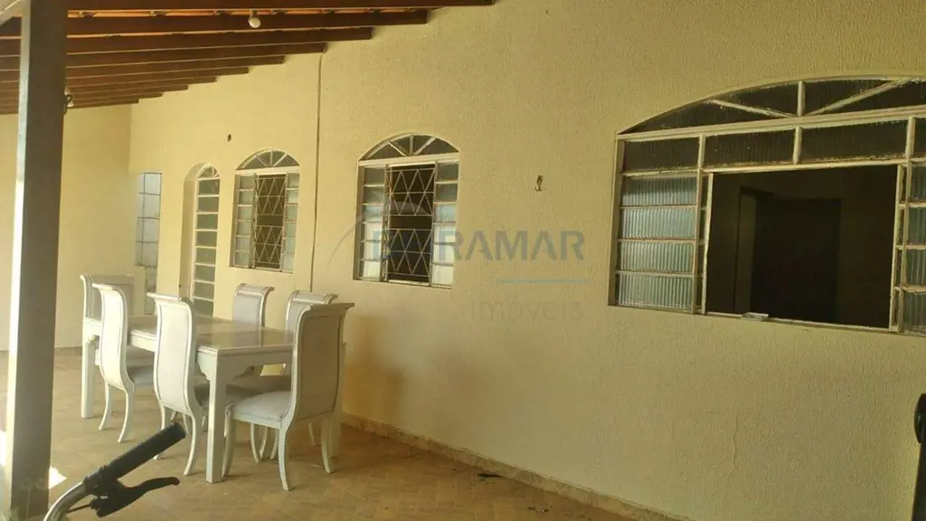 Casa com 3 Quartos, DCE e 2 Vagas Cobertas à Venda na QSB 12 - TaguatingaÓtima o...