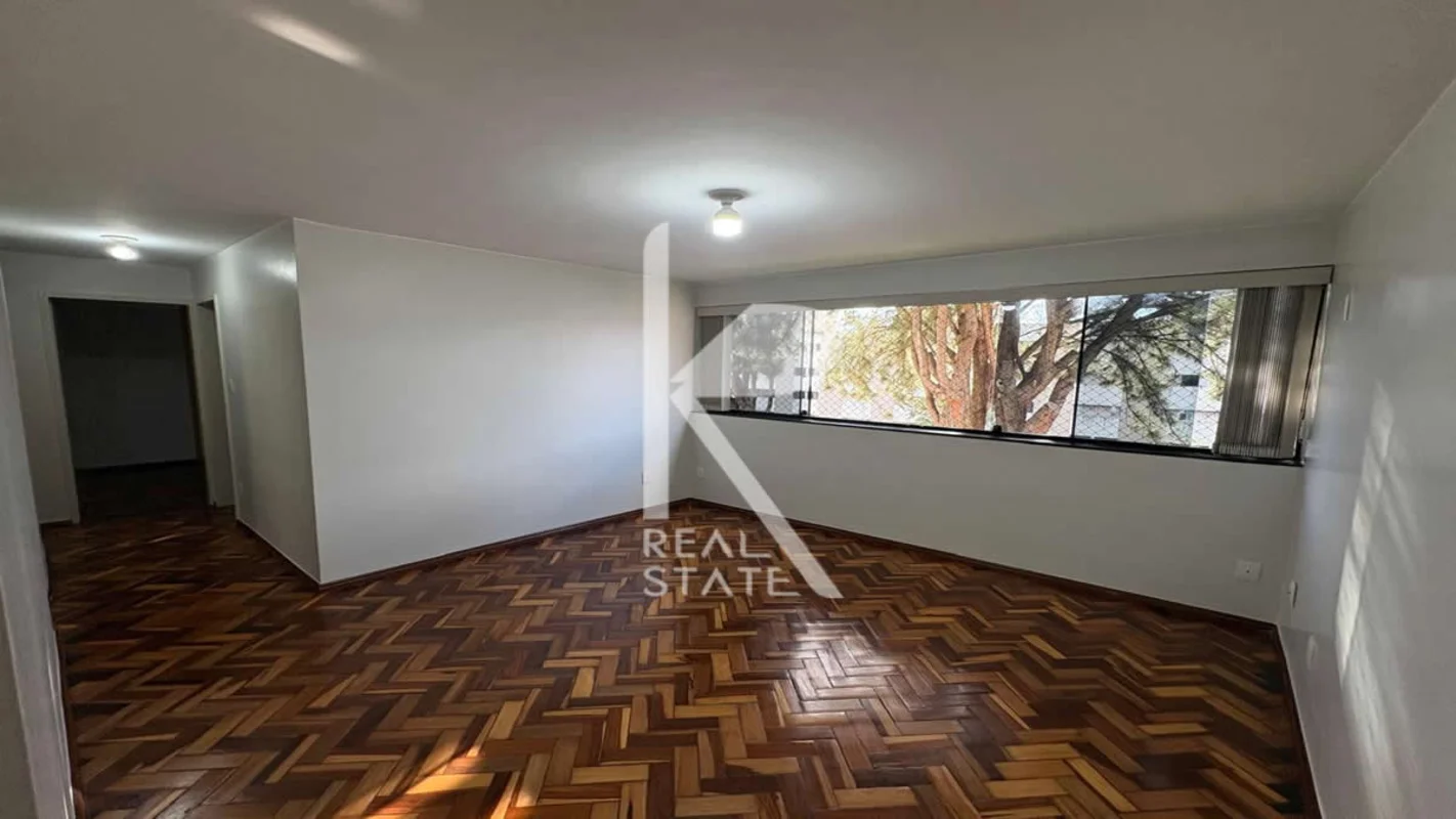 Apartamento com 61m² de área privativa, composto de sala, 3 quartos com armários...