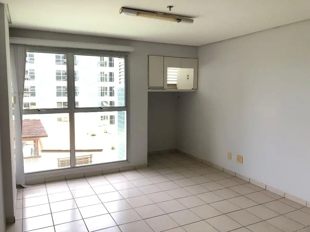 Sala Comercial Ed. Multiempresarial - Asa Sul.Com 30,31m², situada no terceiro a...