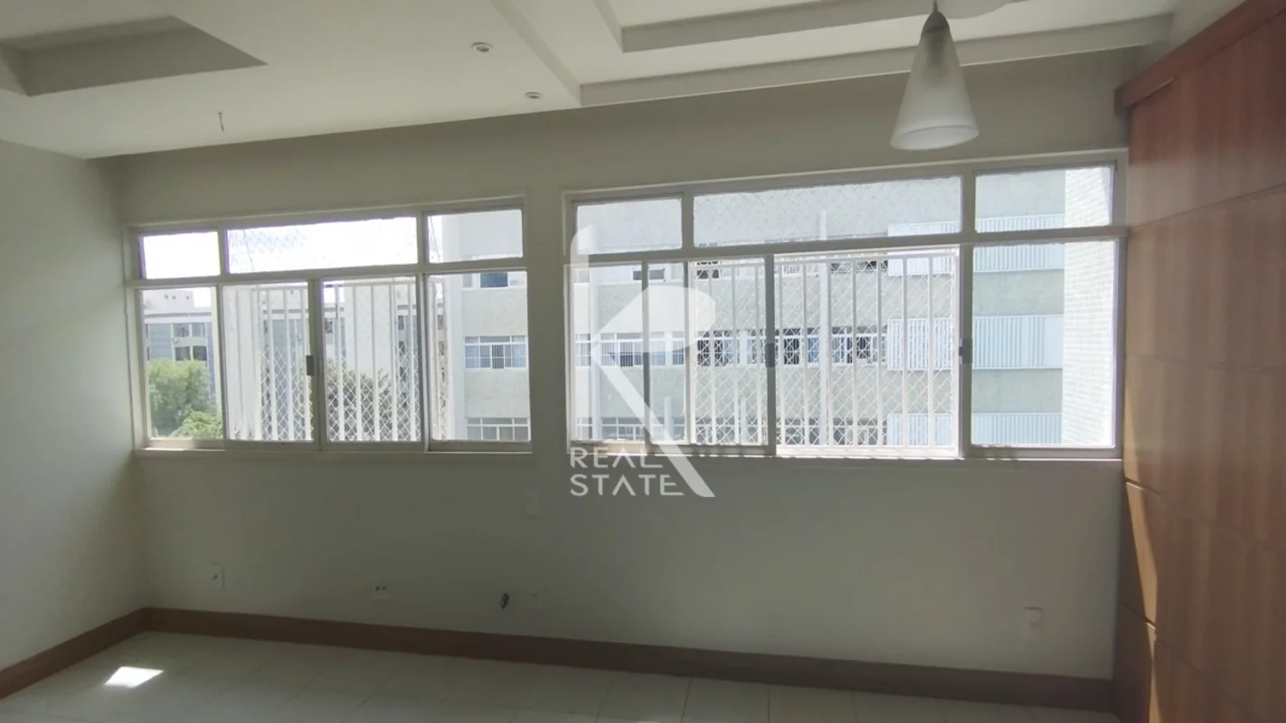 Apartamento com 120m² de área privativa, 4º andar, completo de armários, compost...