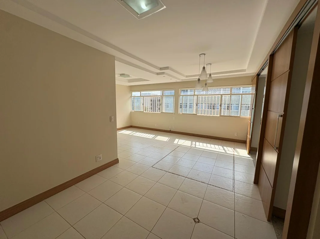 Apartamento com 120m² de área privativa, 4º andar, completo de armários, compost...