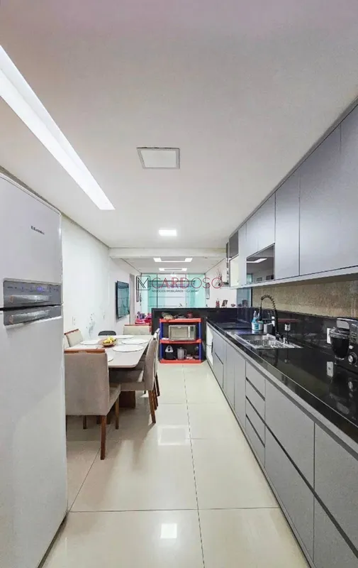 Residência de Alto Padrão à Venda – Gama Oeste | R$ 700.000Localizada em rua púb...