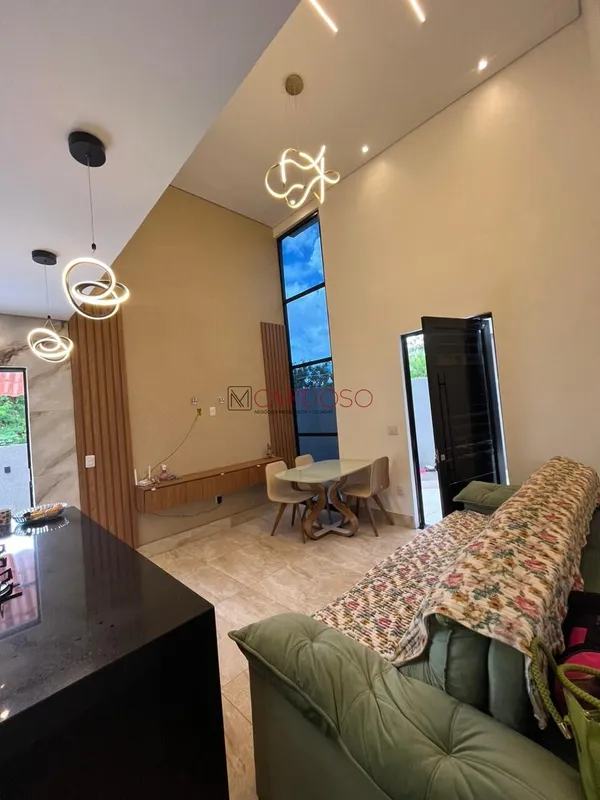 Residência de Alto Padrão à Venda – Vicente Pires | R$ 700.000Localizada em rua ...