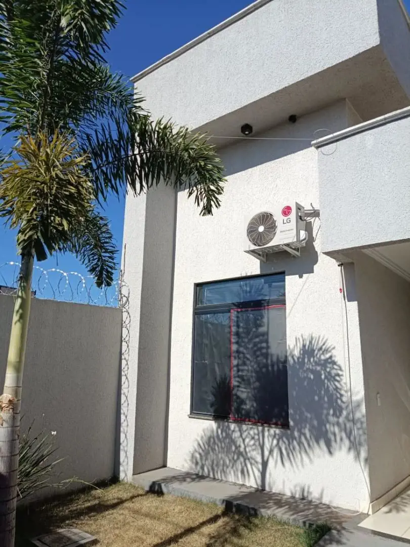 Casa com 95 m² de área construída em terreno de 190 m² no Setor Três Marias em G...