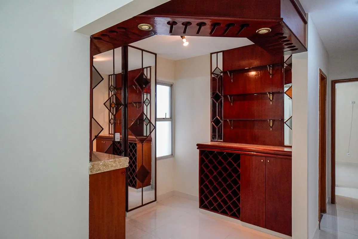 Apartamento de de 86 m² com 03 quartos sendo 01 suíte no Setor Bueno em frente a...