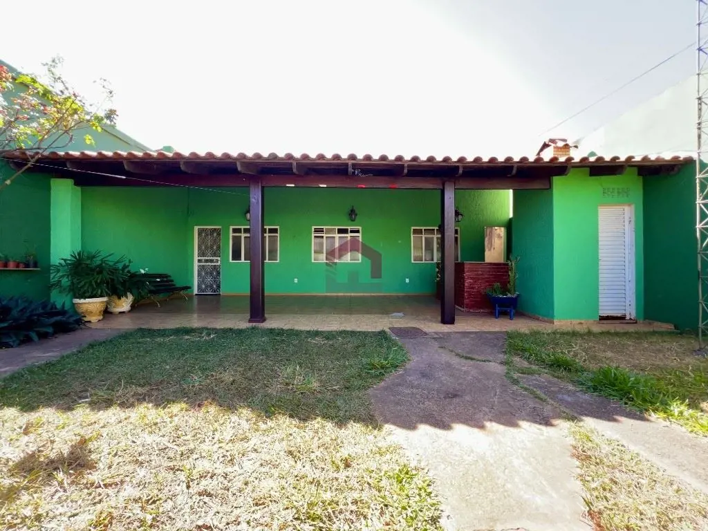 Fernandes & Coelho Imóveis apresenta uma excelente casa térrea na QND 24 de Tagu...