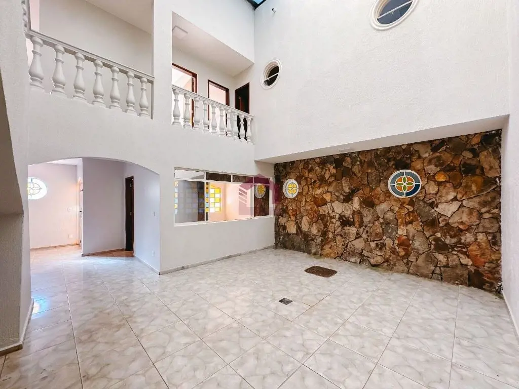 Fernandes & Coelho Imóveis apresenta um lindo sobrado na QNF 22, em Taguatinga N...