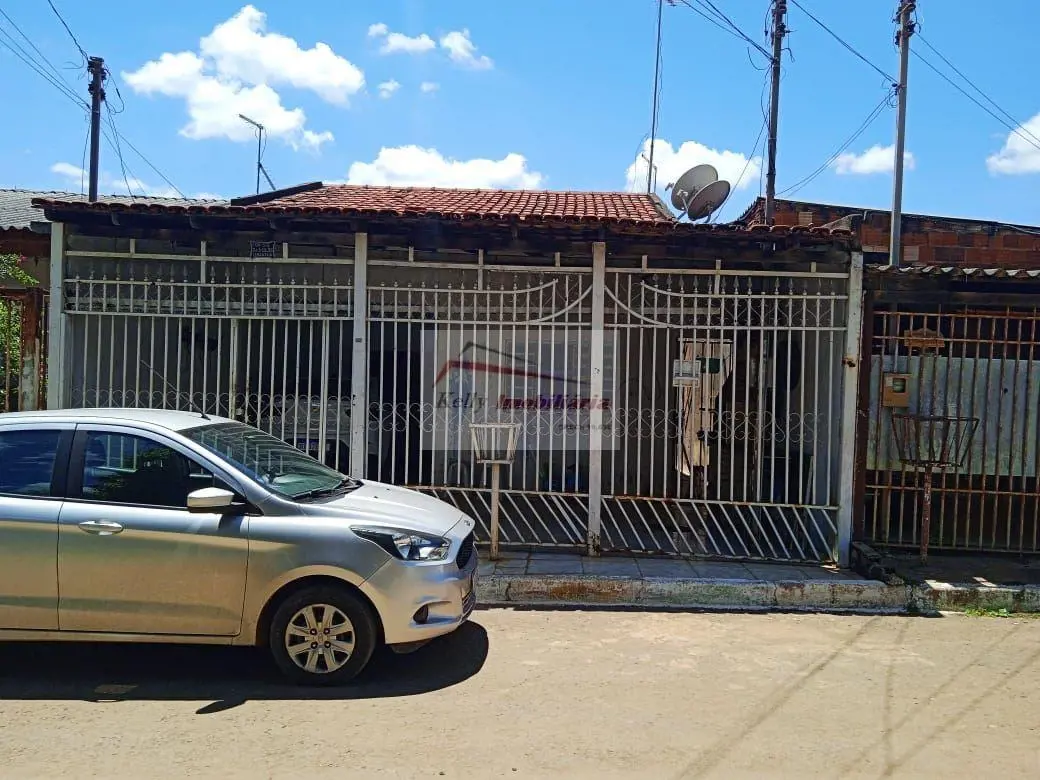 VENDE-SE UMA CASA NA QR 619 SAMAMBAIA NORTEPossui: 3 quartos, sala, 1 banheiro, ...