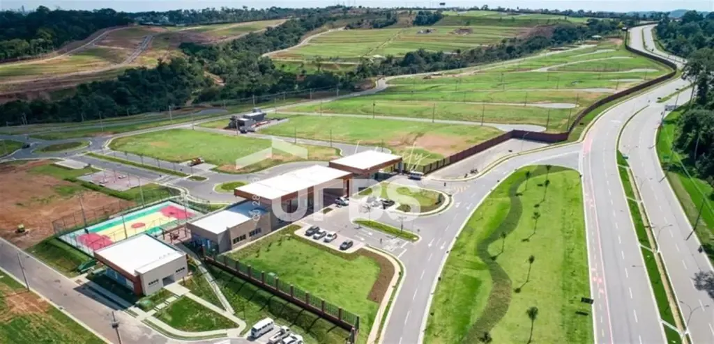 COD U-0020529 - Viva em um paraíso verde e tranquilo a poucos minutos do Shoppin...