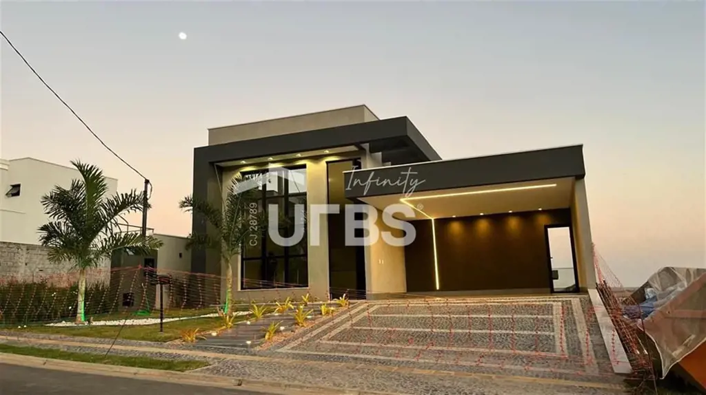 COD U-0019929 - Casa Sub Térrea Condomínio Jardins Nápoles 360m² Área total 197m...