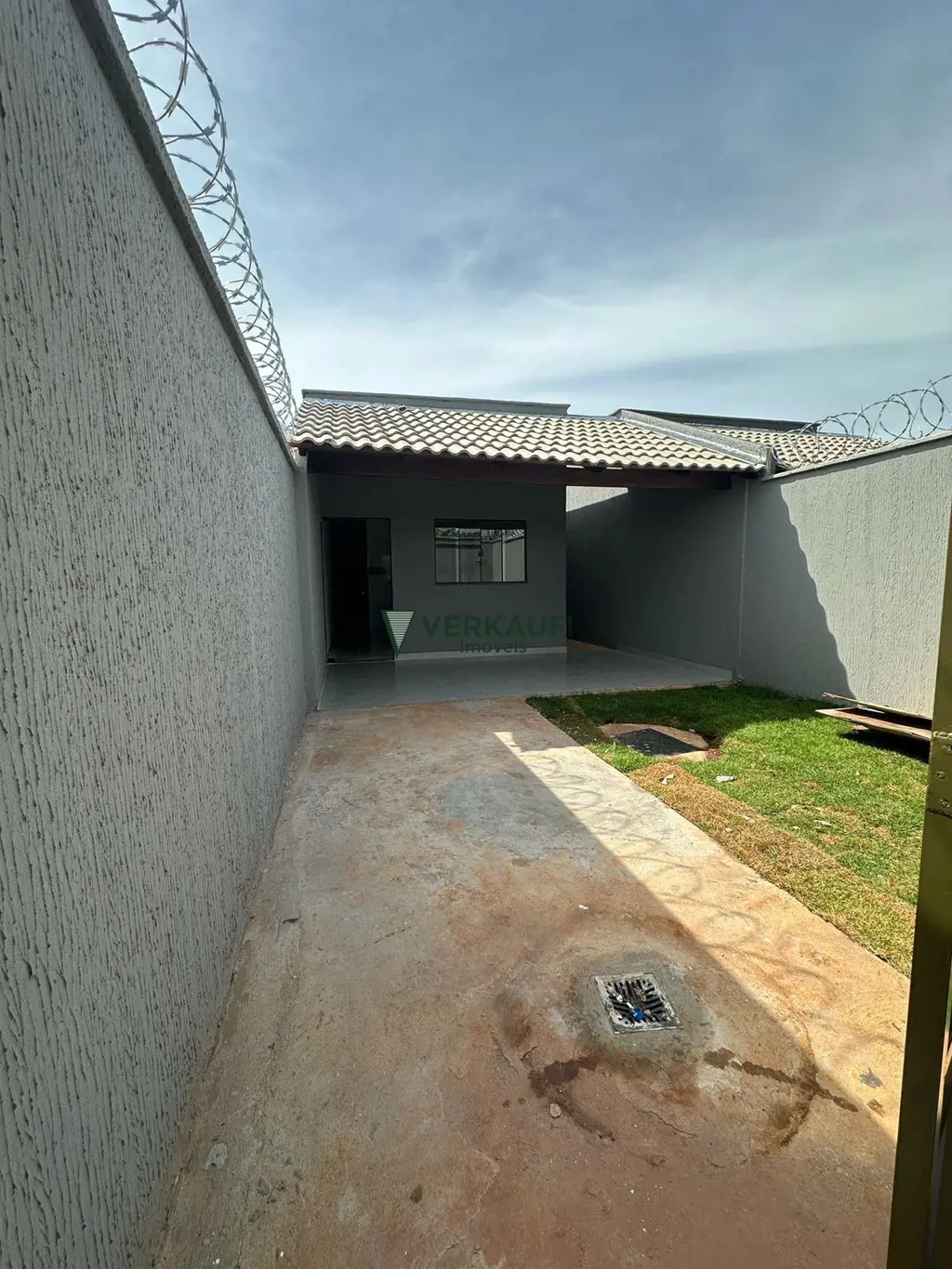 Casa 02 quartosSendo uma suíte1 Banheiro social1 Quarto de solteiroCozinha ameri...