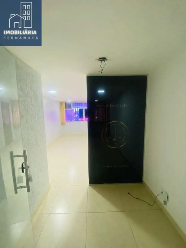 IMOBILIÁRIA FERNANDES aluga excelente sala comercial no Ed. Gama Center, na qual...