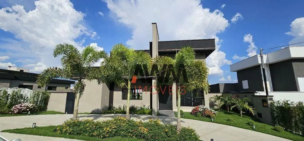 CÓDIGO SO 0354Magnífico sobrado com duas fachadas, sendo uma com Port-Cochére, 1...