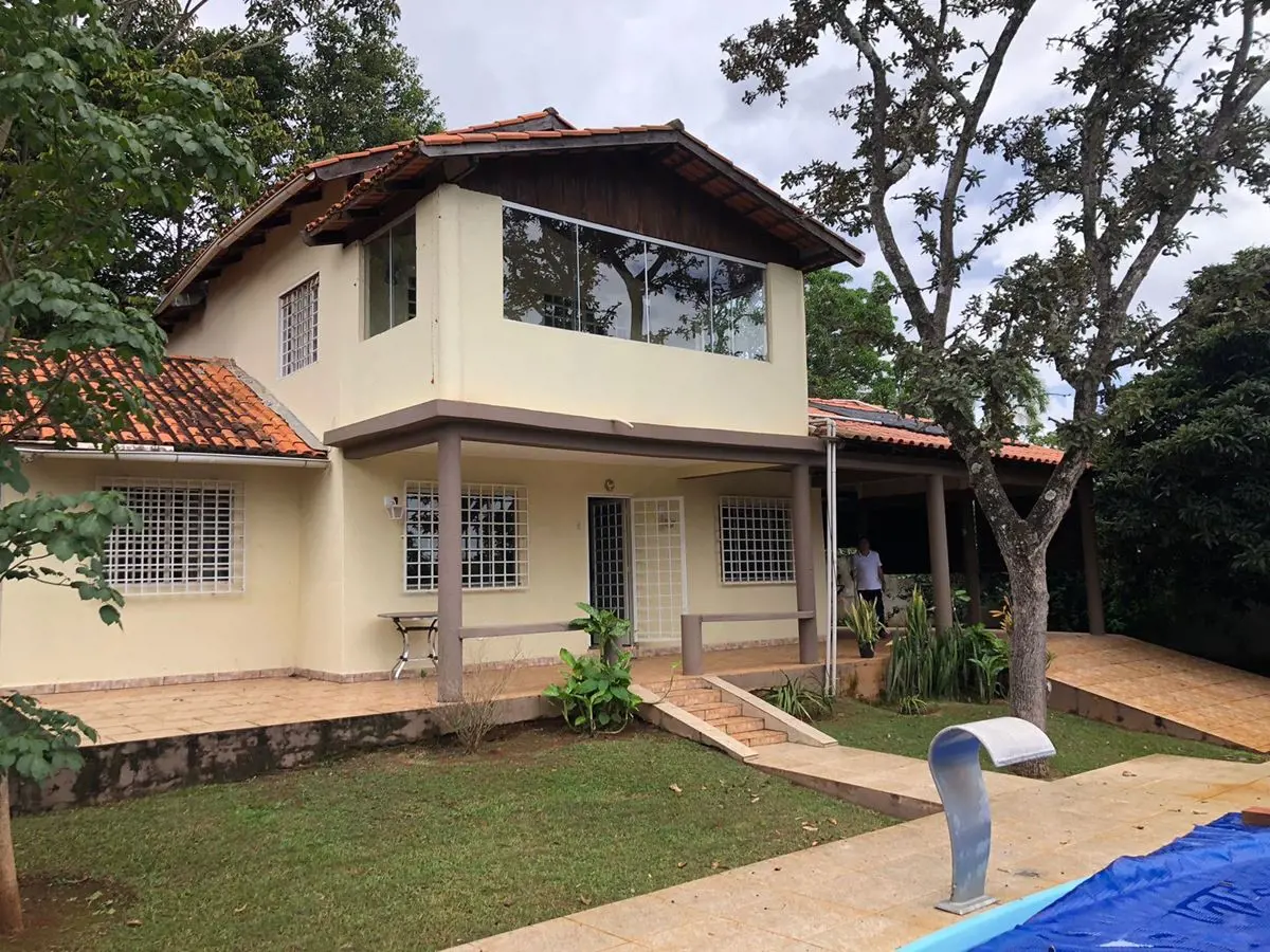 Casa piscina 2 quartos , sala com ambientes, dispensa, churrasqueira. Varanda. C...