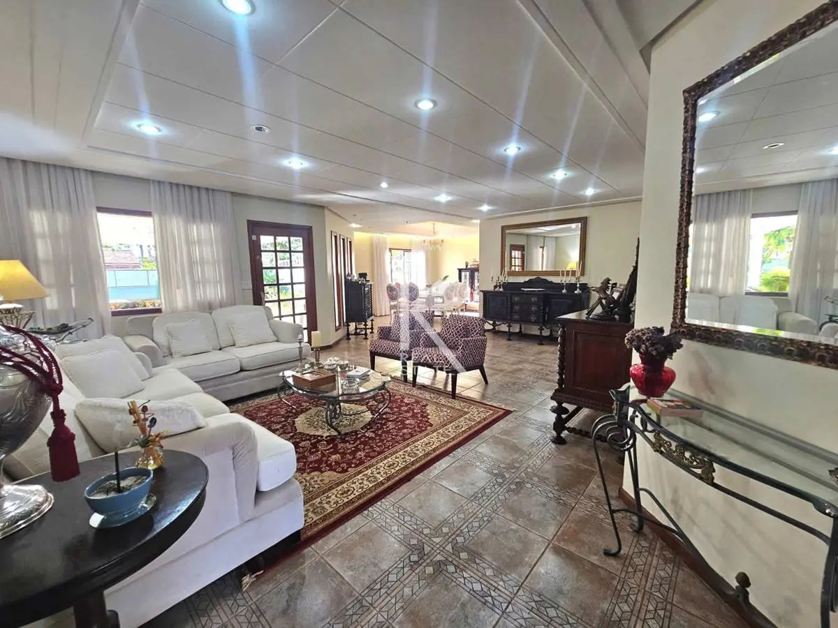Excelente casa com habite-se com 2 Pavimentos:Térreo Sala para 3 ambientes Lavab...