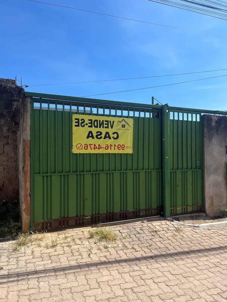 Casa com 3 quartos ,Sala ,cozinha .Precisa de reforma .Agende sua visita Anne Im...