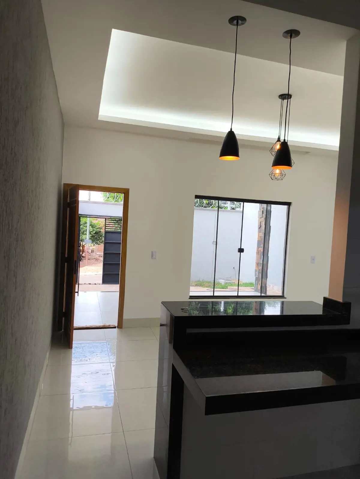 VENDE CASA COM DOIS QUARTOS, UMA SUÍTE, BANHEIRO SOCIAL, No JARDIM IPANEMA - TRI...