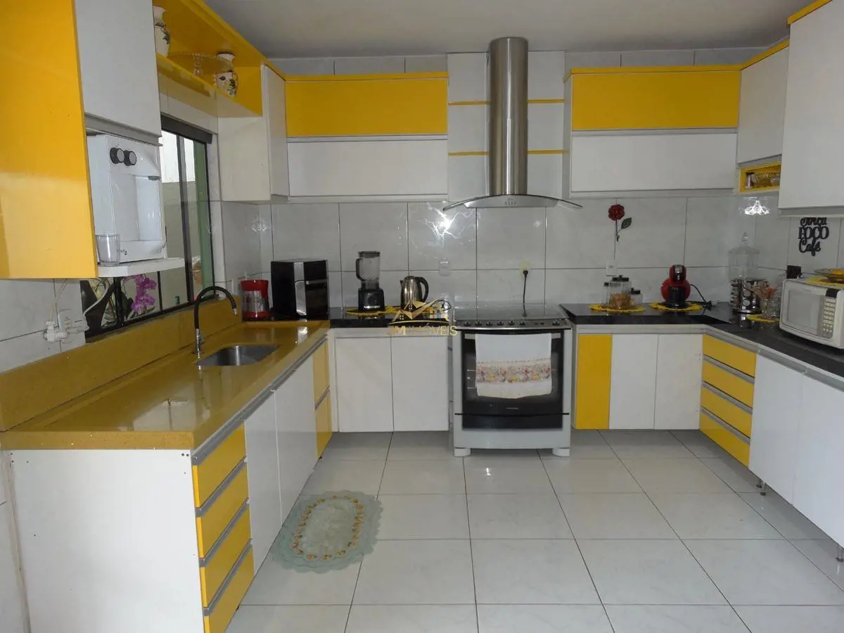 Oportunidade única: Casa de 4 quartos no prestigiado Condomínio Vale das Acácias...