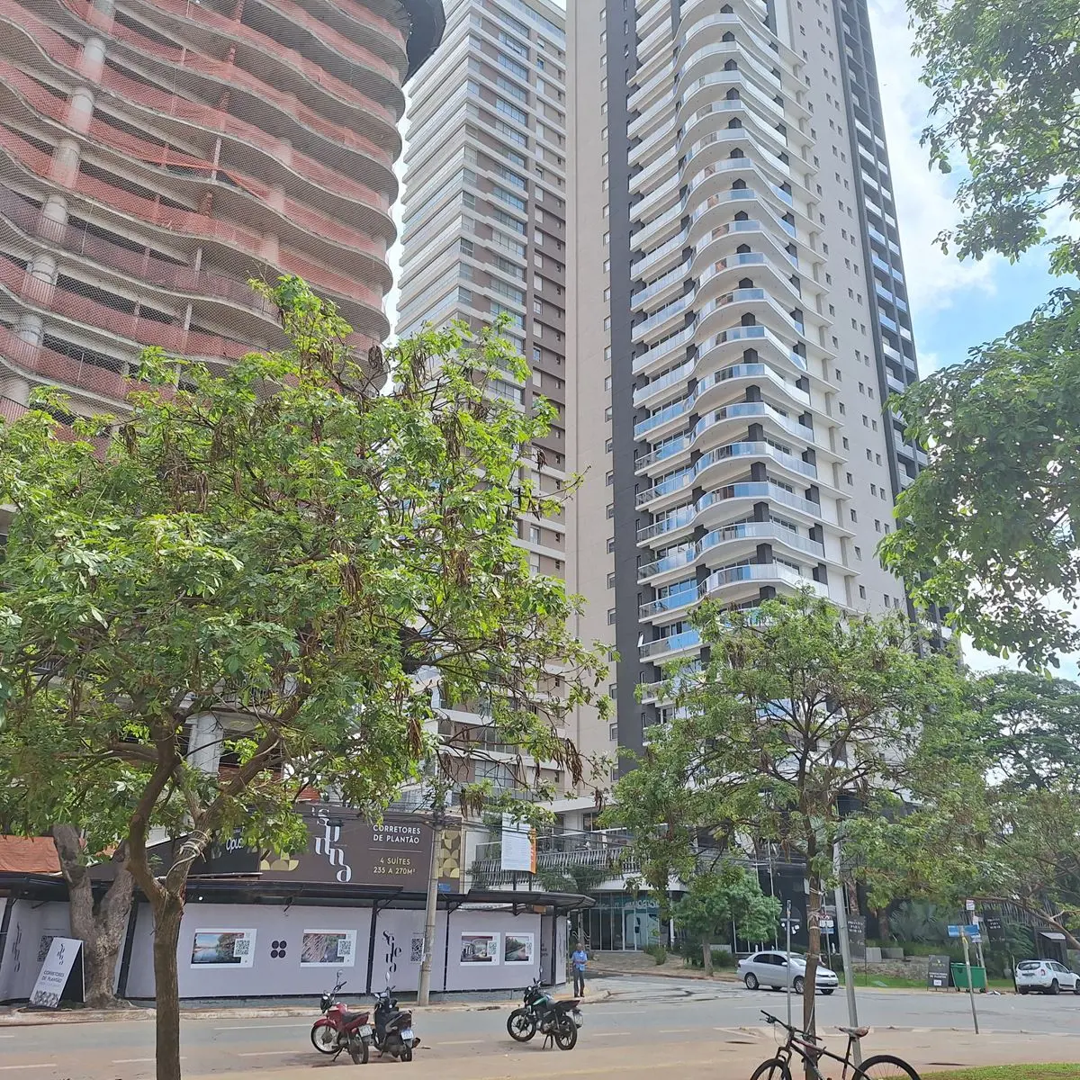 CONDOMINIO RESIDENCIAL THE SUN, O MAIS AMPLO E IMPONENTE DA PRACA DO SOL, Situad...