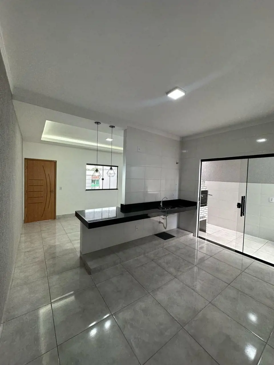 VENDE CASA COM TRÊS QUARTOS NO MORADA DO BOSQUE, EM GOIÂNIA GOIÁS. 23/03/25