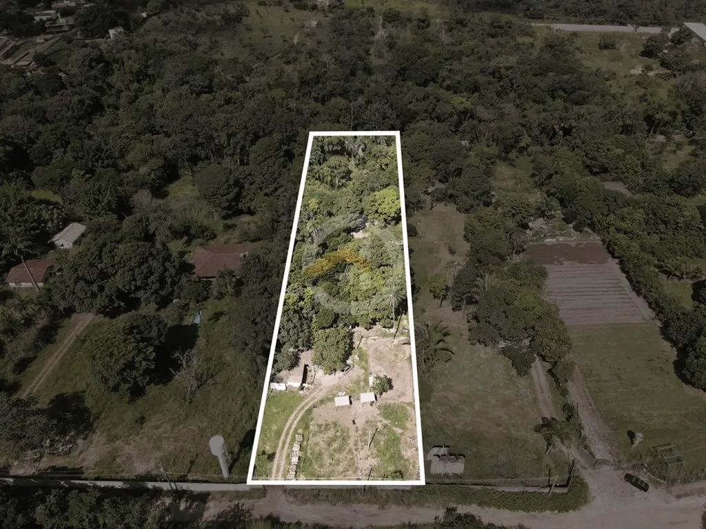 Chácara escriturada, com córrego, várias árvores frutíferas e próxima da cidade....