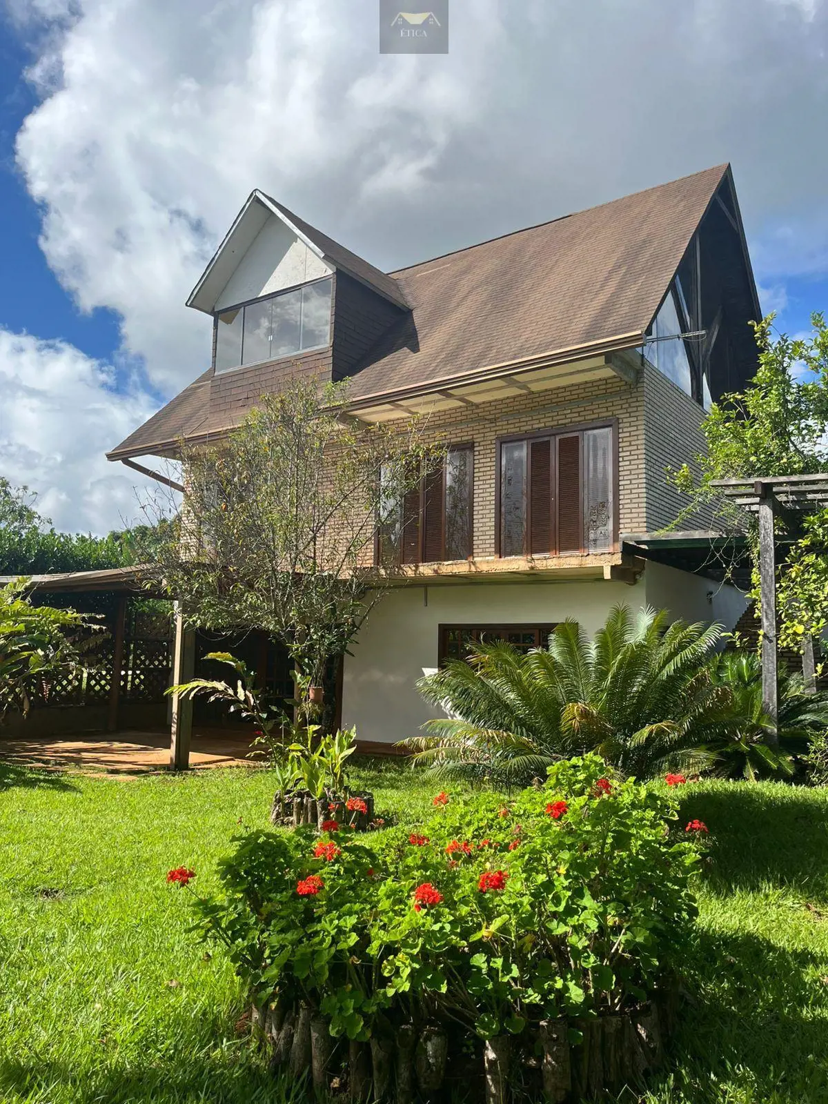 VENDO CHACARA NA RUA 5 DO SETOR LAGO OESTE COM 3 CASASVendo chácara com 21 mil m...