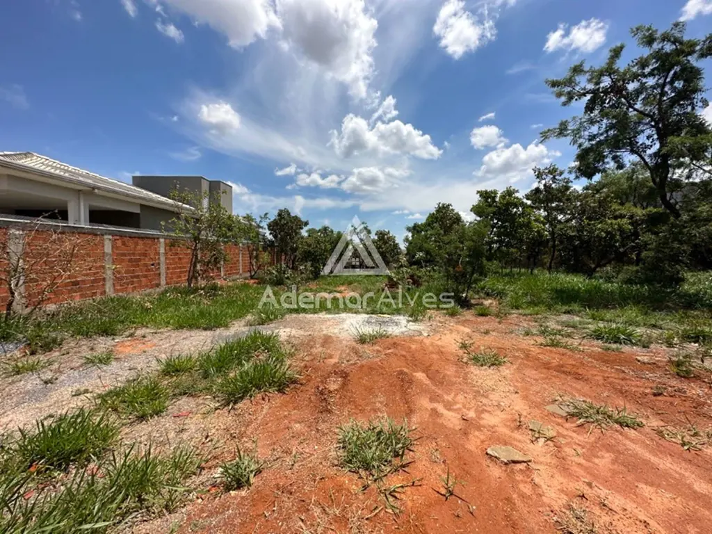 ADEMAR ALVES EMPREENDIMENTOS IMOBILIÁRIOSVENDE EXCELENTE LOTE NO CONDOMÍNIO ALTO...