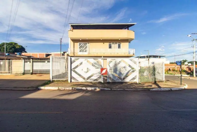 Área do lote de 261,24 m²Área construída de aproximadamente 780 m²Casa de esquin...