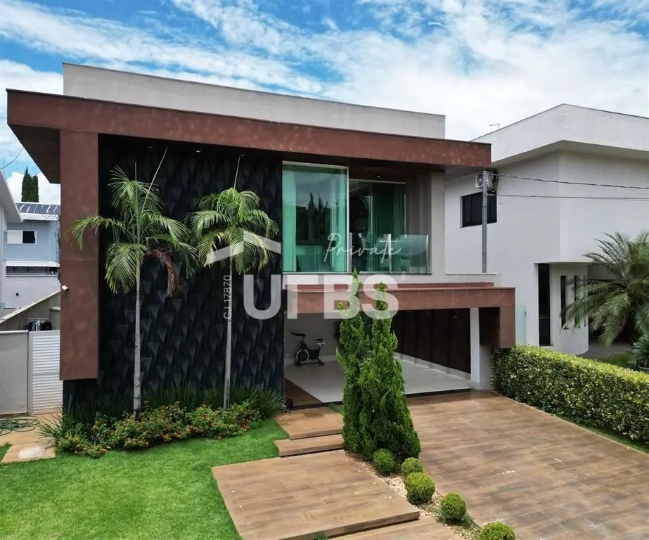 COD U-0020881 - Sobrado impecável no Condomínio Jardins Madri, em Goiânia! Com 4...