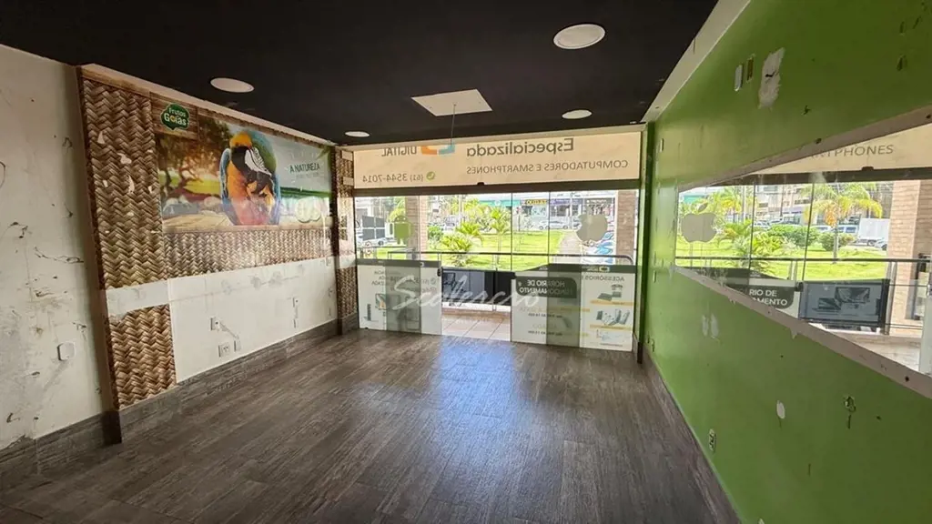 Loja para locação com 45m² na Avenida das Castanheiras, em ponto estratégico de ...