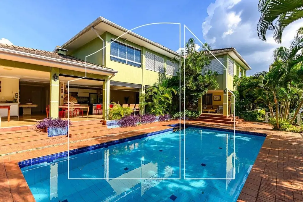 DALL´OCA IMÓVEIS VENDE:Ótima casa de esquina, reformada, com ampla área verde co...