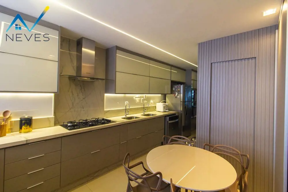 SQNW 102 Bloco H, Parque das Tulipas, 4 suítes, reformado. Este apartamento ofer...