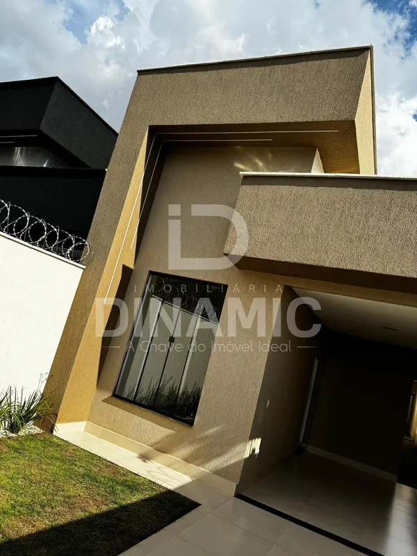 Casa Moderna e Imponente no Bairro Goiás II (ID 08) Esta linda residência, com 1...