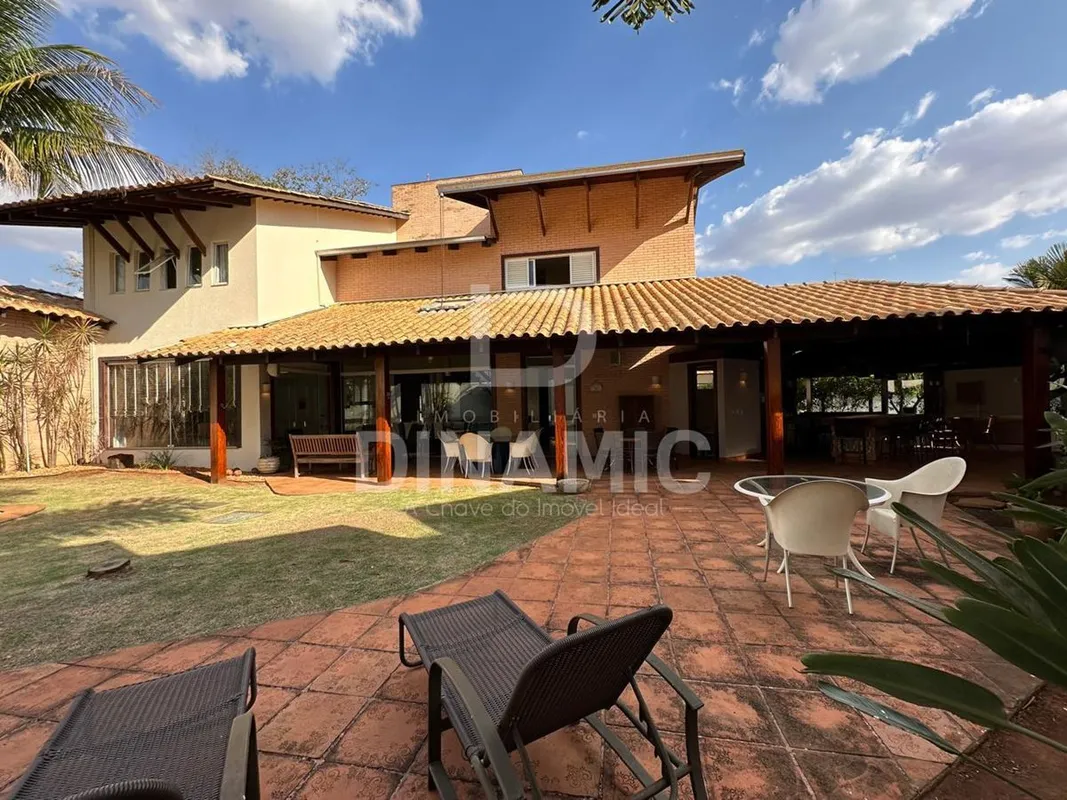 (ID 09) Sobrado no condomínio Jardins Mônaco, Aparecida de Goiânia:1.085 m² de t...