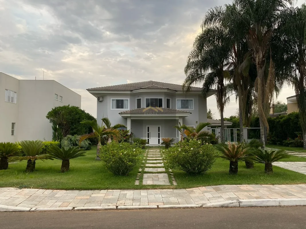 Batista Soluções Imobiliárias vende excelente casa em condomínio fechado no Park...