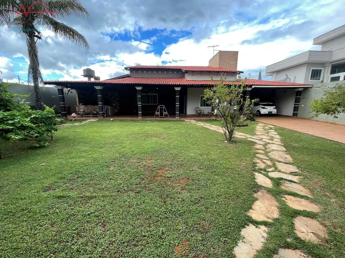 RUA 10 VICENTE PIRES LOTE 960M2LINDA CASA 3 SUITES Sala para 3 ambientes cozinha...