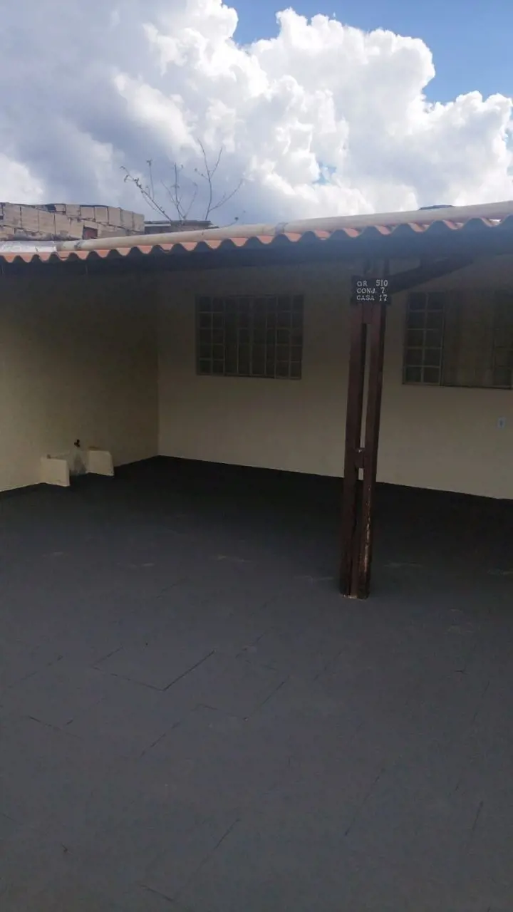 - 3 QUARTOS C/ARMARIOS- 2 BANHEIROS- COZINHA C/ARMARIOS- SALA - ÁREA DE SERVIÇO-...