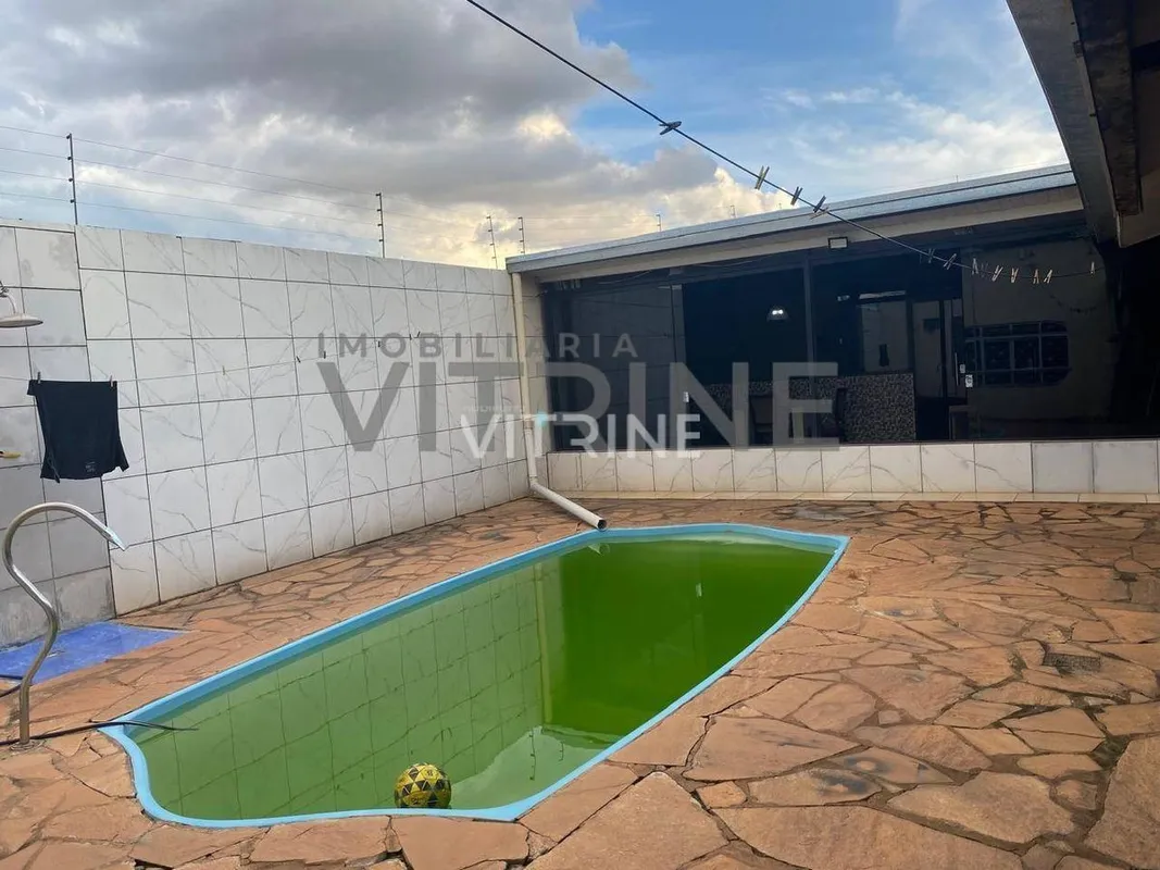 Quadra 41 do Leste/Gama-DF. Casa com lote de 275M2,composta por um quarto suíte/...