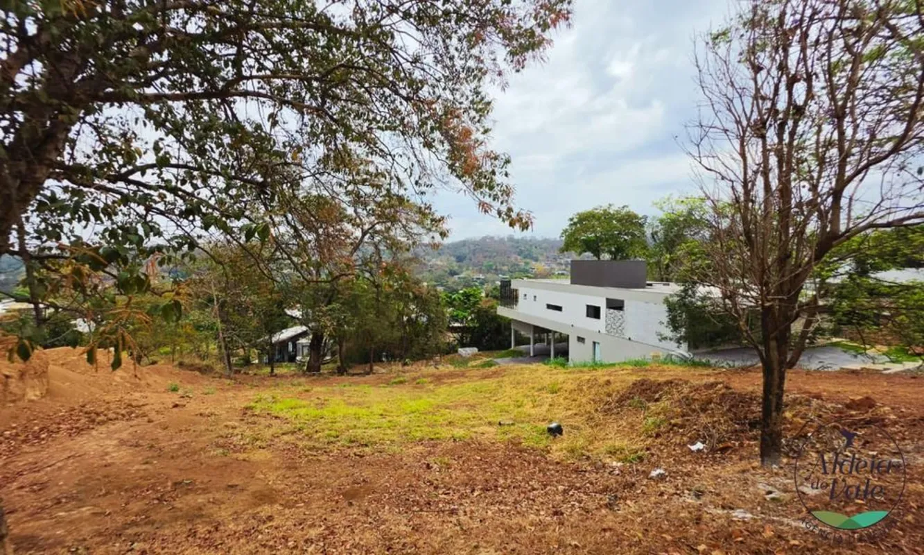 Terreno Aldeia do Vale próximo ao lazer 2. Declive complateau e uma linda vista ...