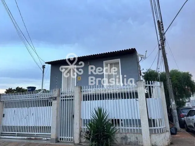 Seja bem vindo ao seu novo lar localizado no Guará II.Casa com ampla área extern...