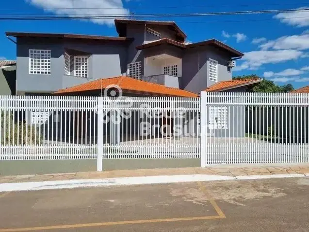 Casa moderna de alto padrão em Vicente Pires!Casa espaçosa dividida em:- 4 Quart...